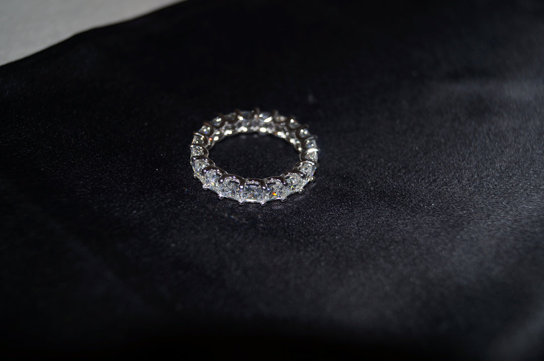 Eternelle Radiance - 925 Silver Evighetsring med Fyrkantslipade Stenar (5,84g)