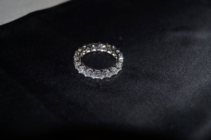 Eternelle Radiance - 925 Silver Evighetsring med Fyrkantslipade Stenar (5,84g)