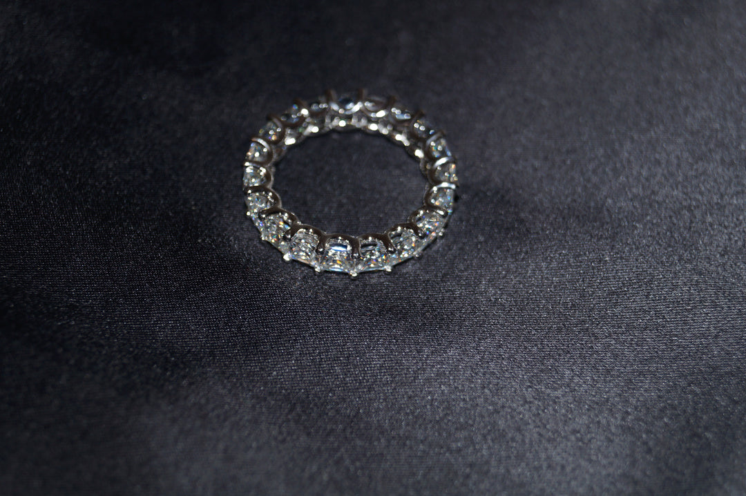 Eternelle Radiance - 925 Silver Evighetsring med Fyrkantslipade Stenar (5,84g)