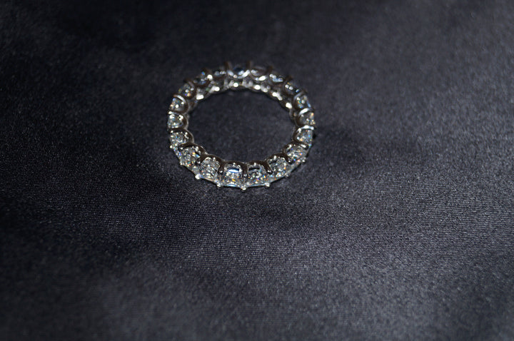 Eternelle Radiance - 925 Silver Evighetsring med Fyrkantslipade Stenar (5,84g)