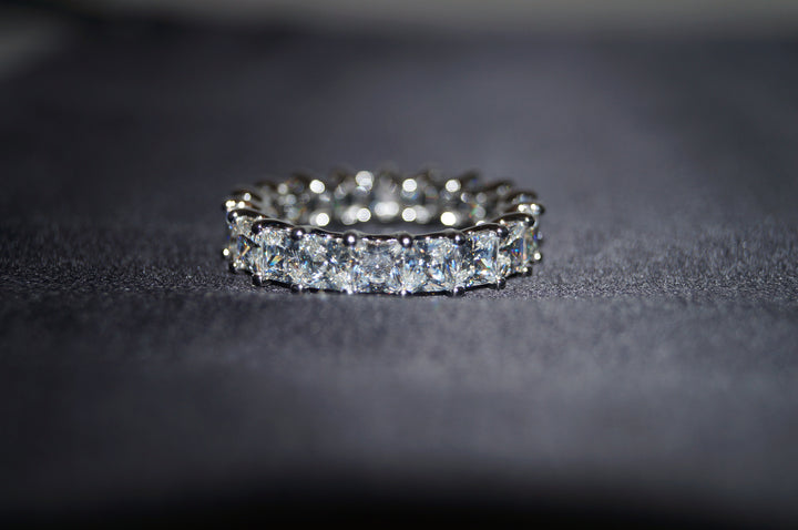 Eternelle Radiance - 925 Silver Evighetsring med Fyrkantslipade Stenar (5,84g)