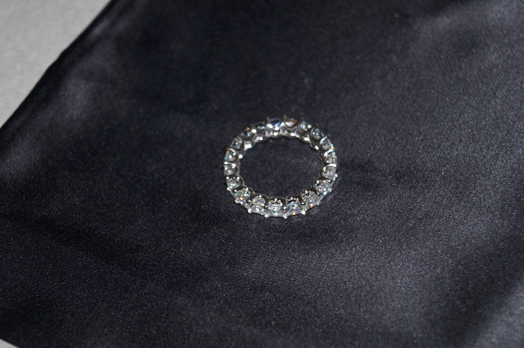 Eternelle Radiance - 925 Silver Evighetsring med Fyrkantslipade Stenar (5,84g)