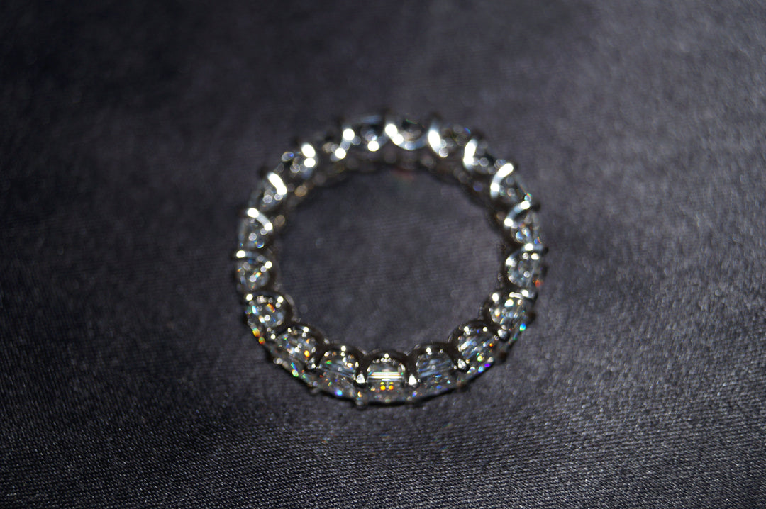 Eternelle Radiance - 925 Silver Evighetsring med Fyrkantslipade Stenar (5,84g)