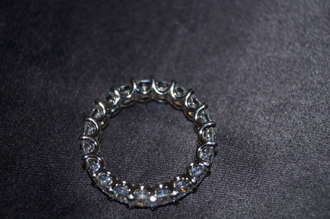 Eternelle Radiance - 925 Silver Evighetsring med Fyrkantslipade Stenar (5,84g)