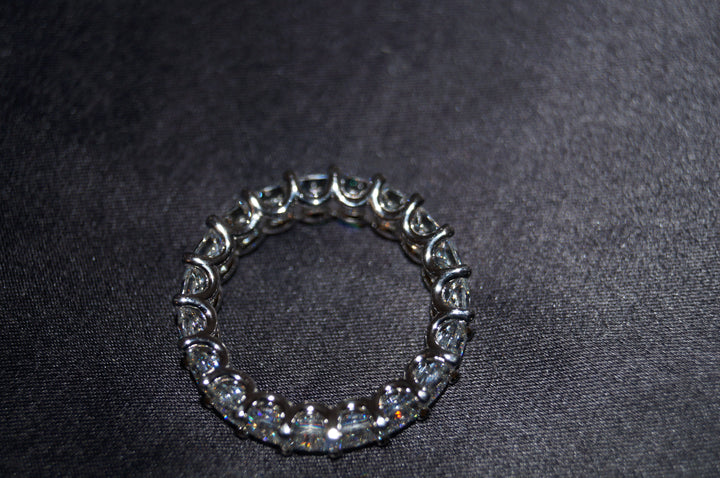 Eternelle Radiance - 925 Silver Evighetsring med Fyrkantslipade Stenar (5,84g)