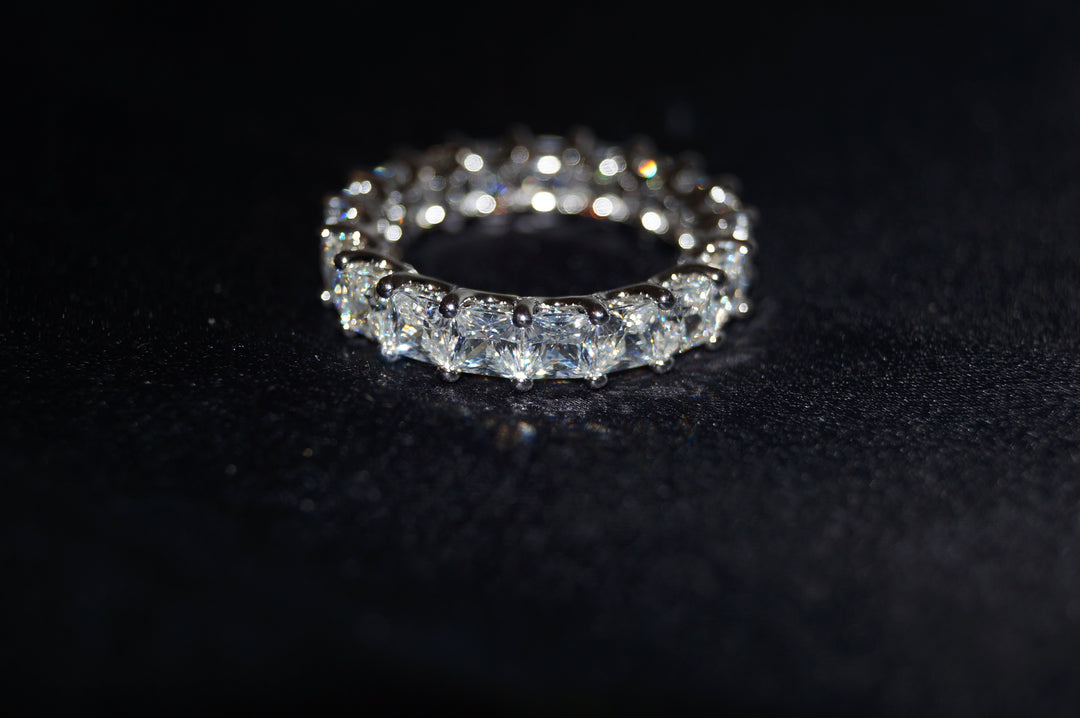 Eternelle Radiance - 925 Silver Evighetsring med Fyrkantslipade Stenar (5,84g)