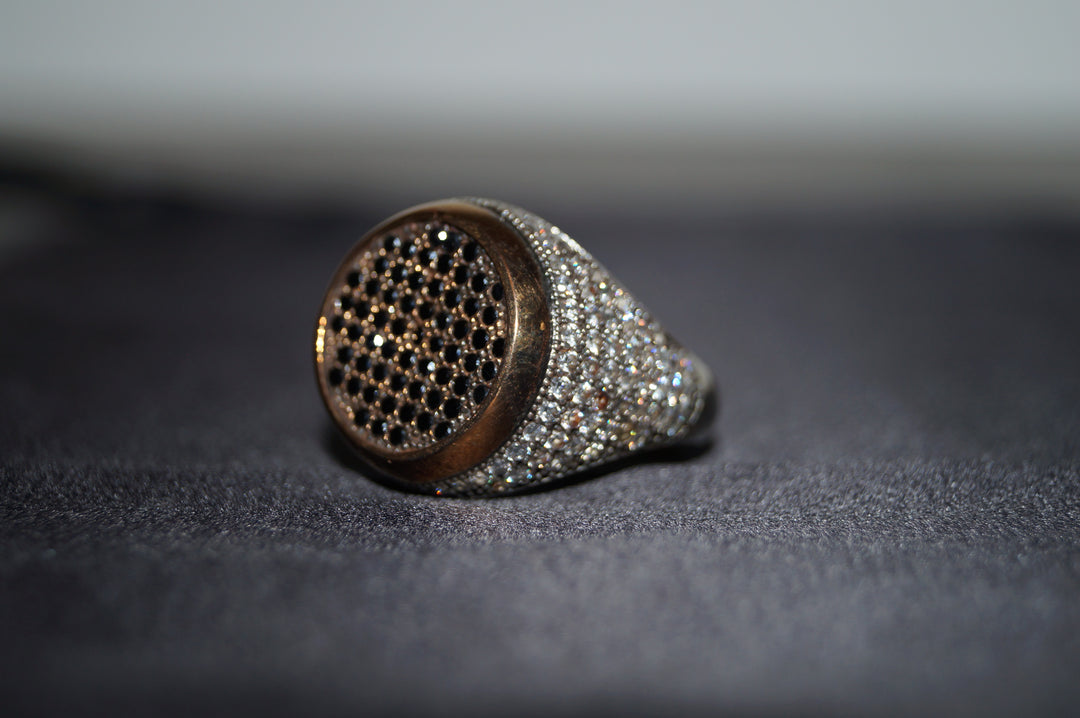 Lyxig Silverring "Noir Crown" – 13,38g med Svarta och Vita Stenar - Storlek 11