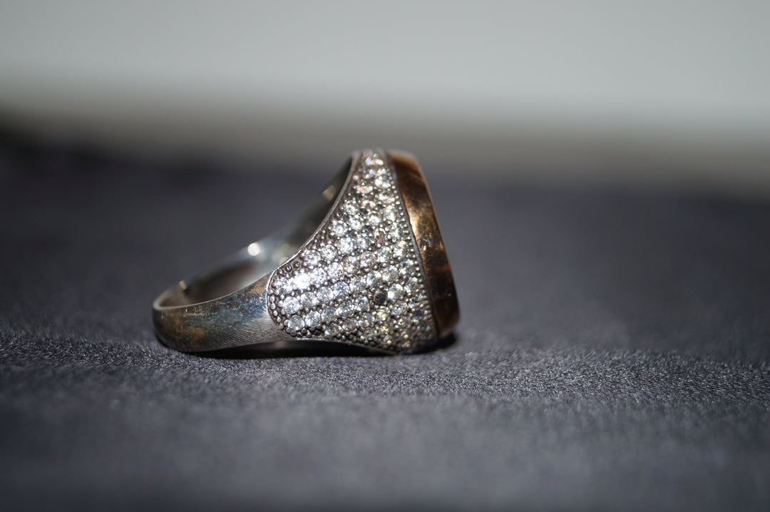 Lyxig Silverring "Noir Crown" – 13,38g med Svarta och Vita Stenar - Storlek 11