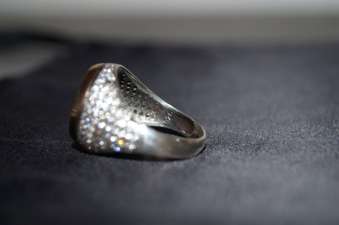 Lyxig Silverring "Noir Crown" – 13,38g med Svarta och Vita Stenar - Storlek 11