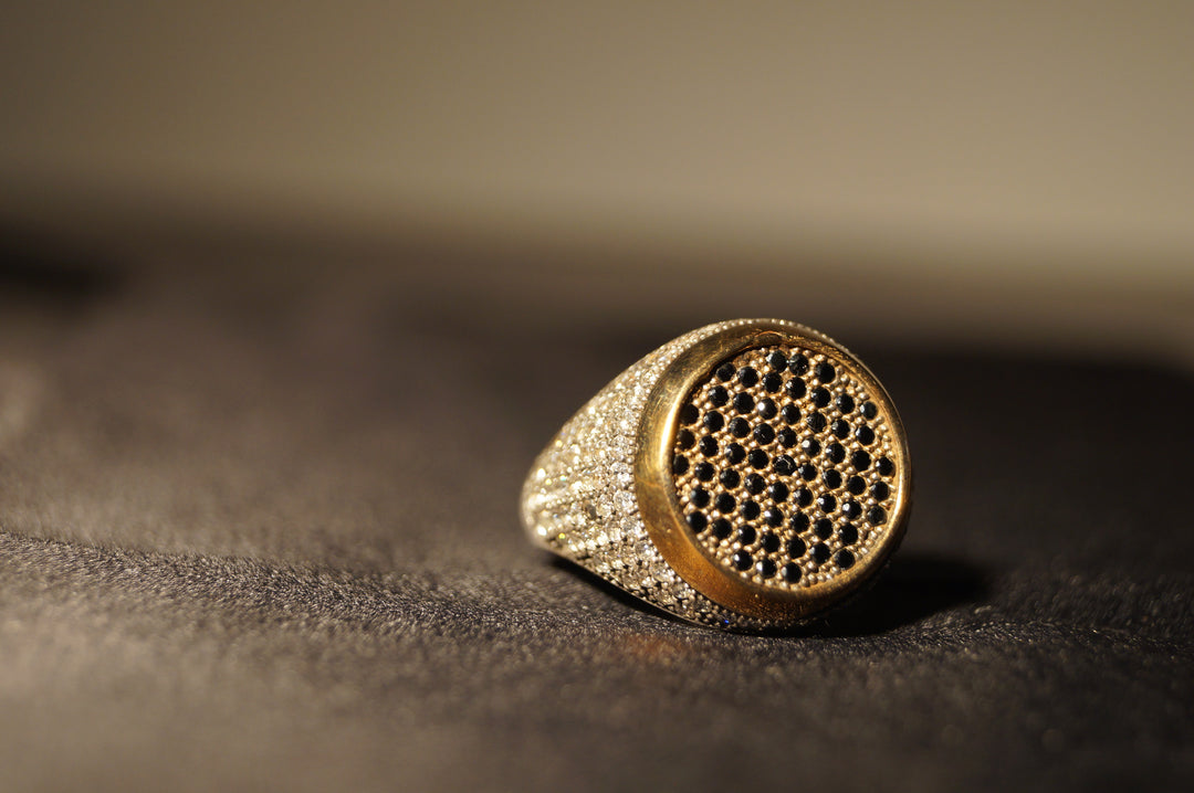 Lyxig Silverring "Noir Crown" – 13,38g med Svarta och Vita Stenar - Storlek 11