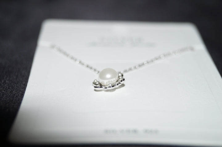 Luminous Blossom – Elegant Pärlhalsband i 925 Silver