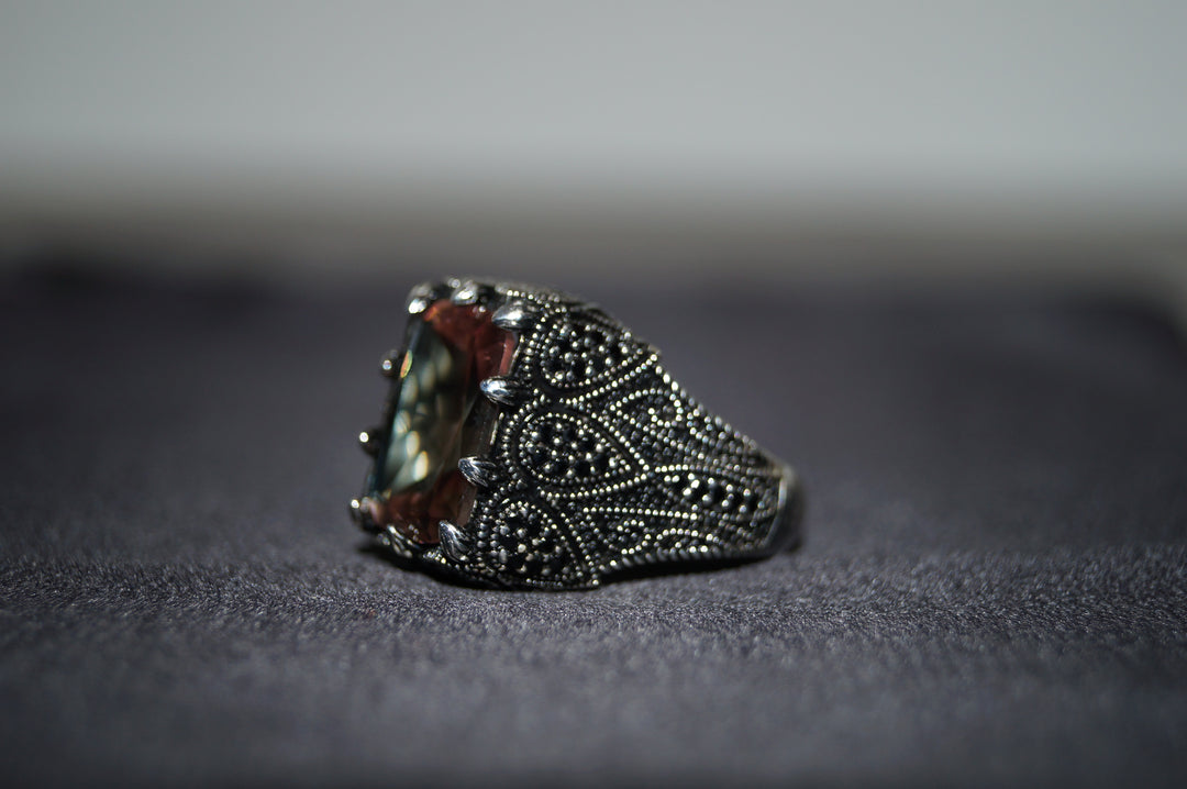 Mystique Glow – 925 Silverring med Färgskiftande Kristall, Storlek 11 & 12