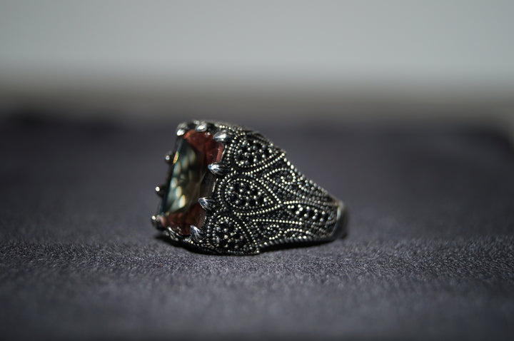 Mystique Glow – 925 Silverring med Färgskiftande Kristall, Storlek 11 & 12