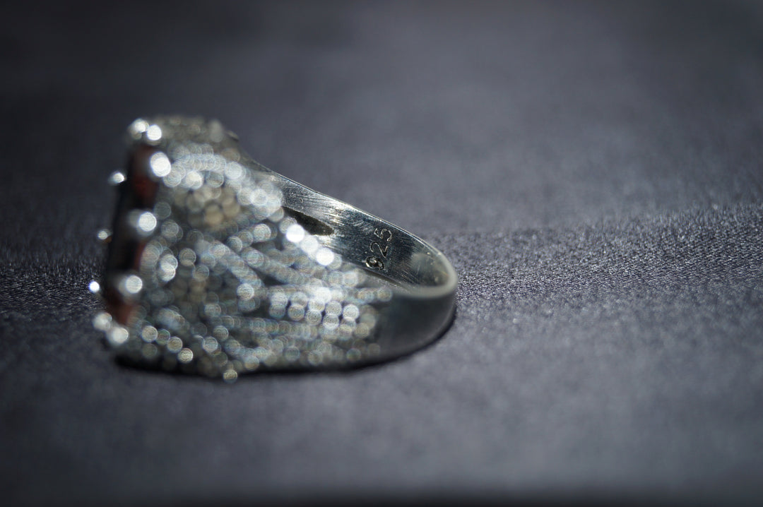 Mystique Glow – 925 Silverring med Färgskiftande Kristall, Storlek 11 & 12