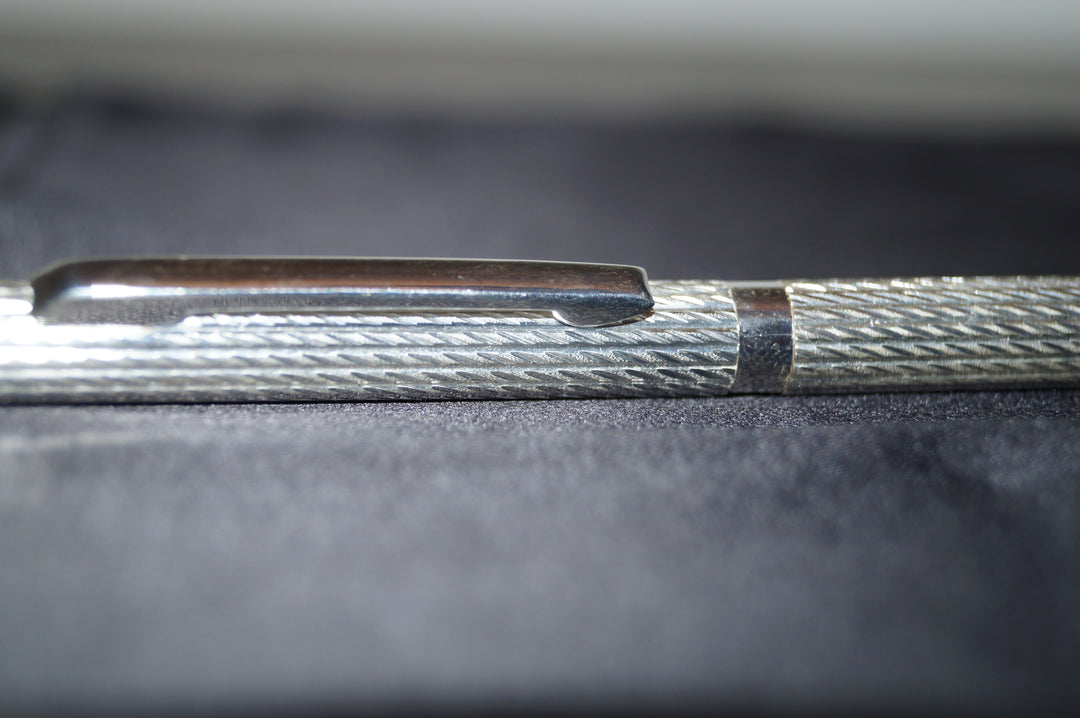 "Sterling Elegance" – Exklusiv Kulspetspenna i 925 Sterling Silver