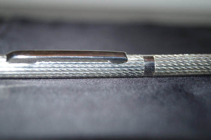 "Sterling Elegance" – Exklusiv Kulspetspenna i 925 Sterling Silver