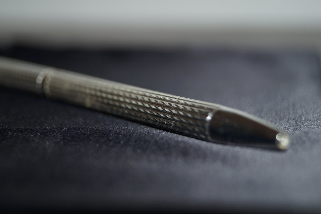 "Sterling Elegance" – Exklusiv Kulspetspenna i 925 Sterling Silver