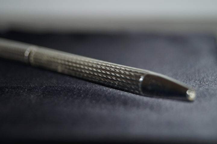 "Sterling Elegance" – Exklusiv Kulspetspenna i 925 Sterling Silver