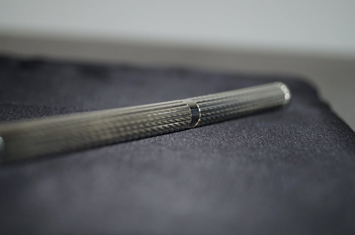 "Sterling Elegance" – Exklusiv Kulspetspenna i 925 Sterling Silver