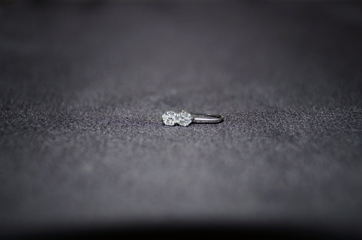 Twinkle Twin Silver Nose Ring - Elegant Näspiercing i 925 Silver med Två Klara Stenar