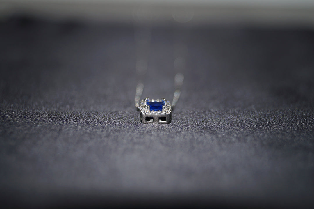 Ocean Glow Halsband i 925 Silver med Djupblå Zirconia