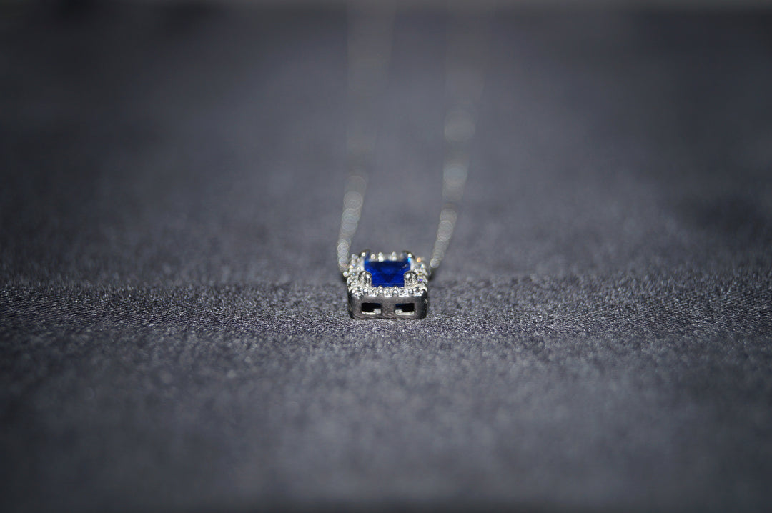 Ocean Glow Halsband i 925 Silver med Djupblå Zirconia