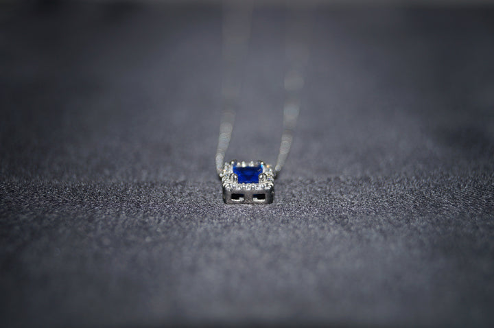 Ocean Glow Halsband i 925 Silver med Djupblå Zirconia