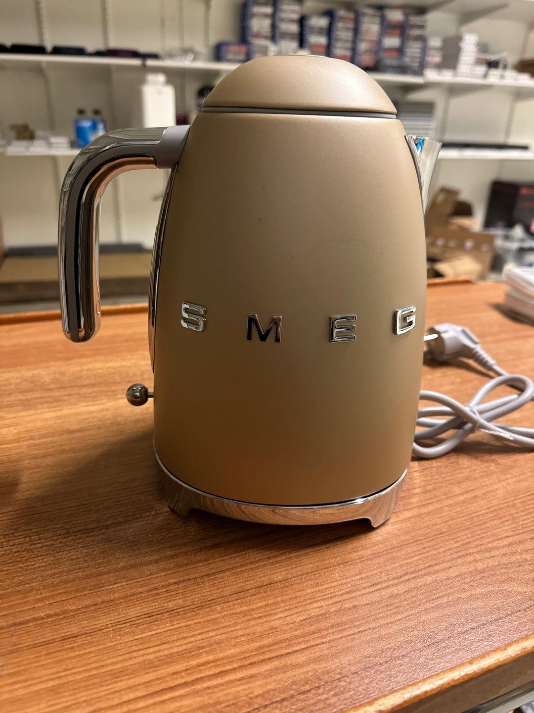 Fyndvara Smeg vattenkokare 1,7 L KLF03 champagne Ny oanvänd KLF03CHMEU