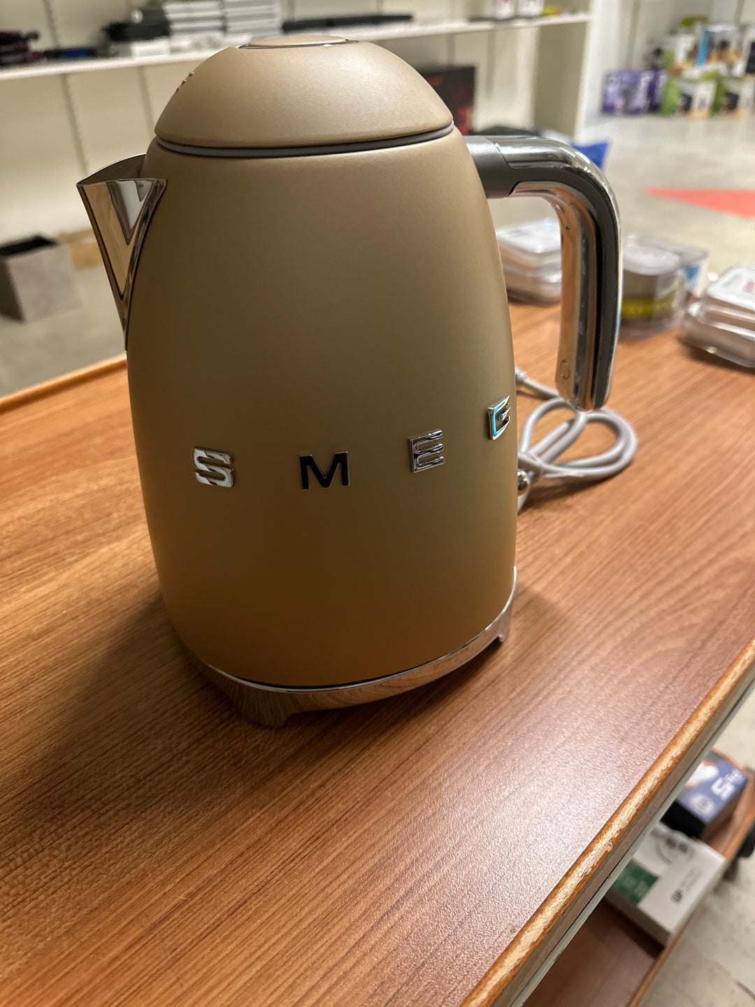 Fyndvara Smeg vattenkokare 1,7 L KLF03 champagne Ny oanvänd KLF03CHMEU