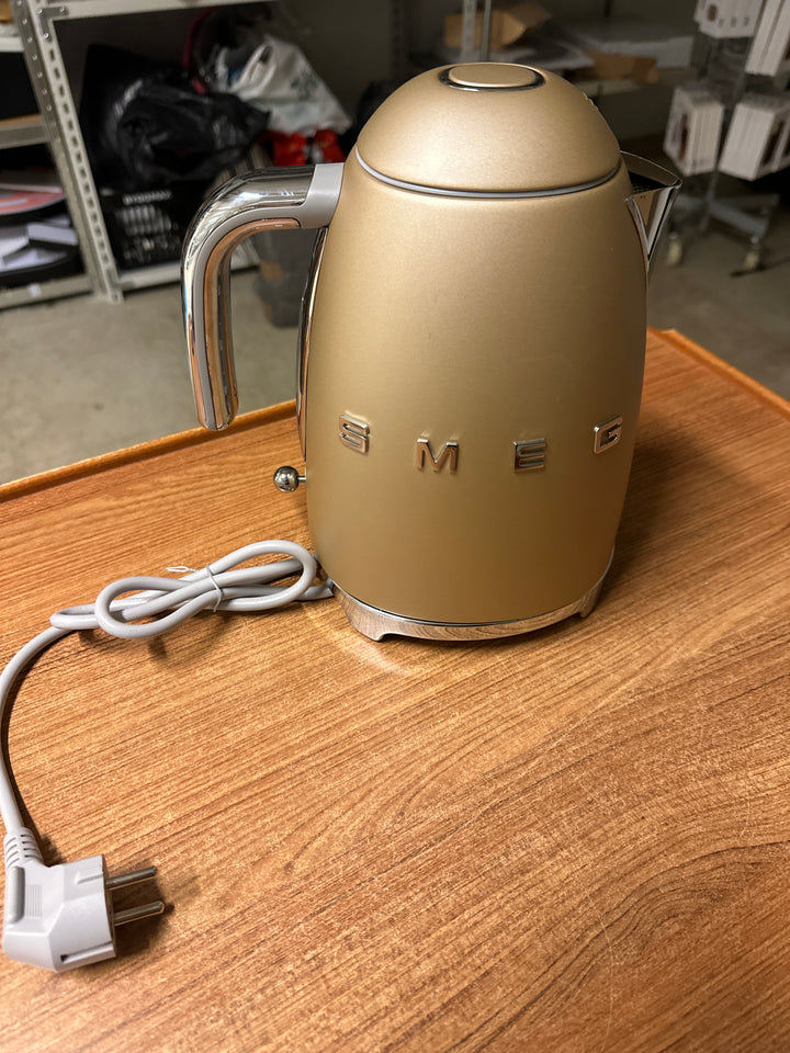 Fyndvara Smeg vattenkokare 1,7 L KLF03 champagne Ny oanvänd KLF03CHMEU