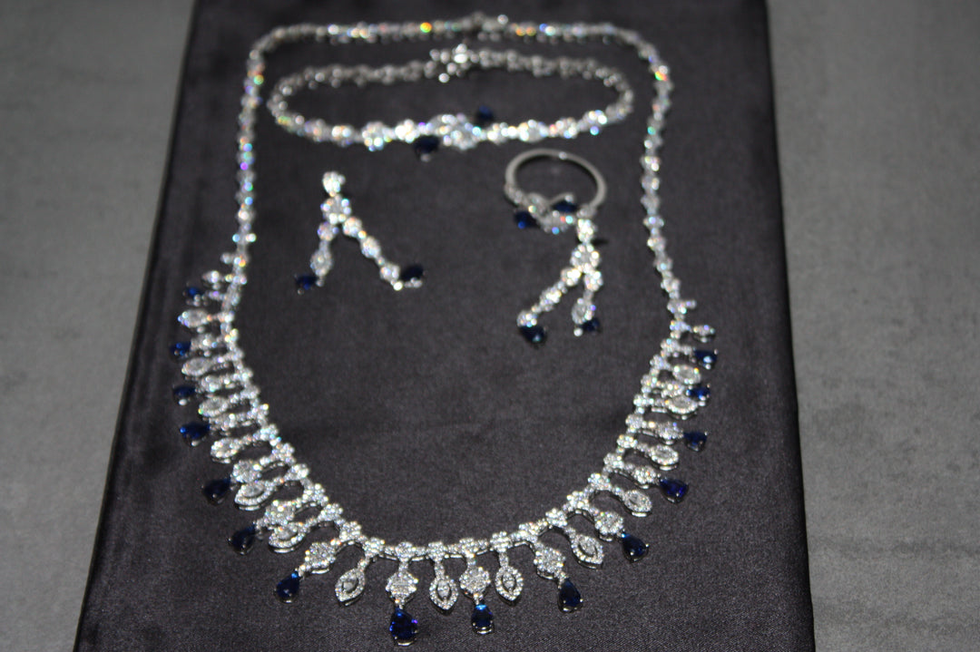 Lyxigt Smyckeset i Äkta Silver – Halsband, Armband, Örhängen & Ring med Glittrande Stenar