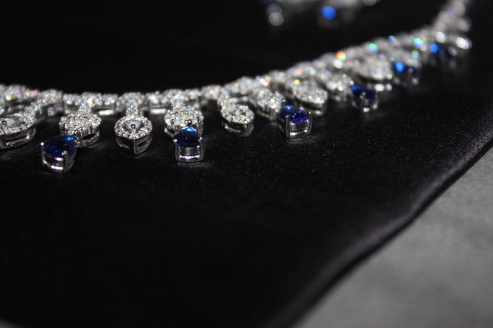 Lyxigt Smyckeset i Äkta Silver – Halsband, Armband, Örhängen & Ring med Glittrande Stenar