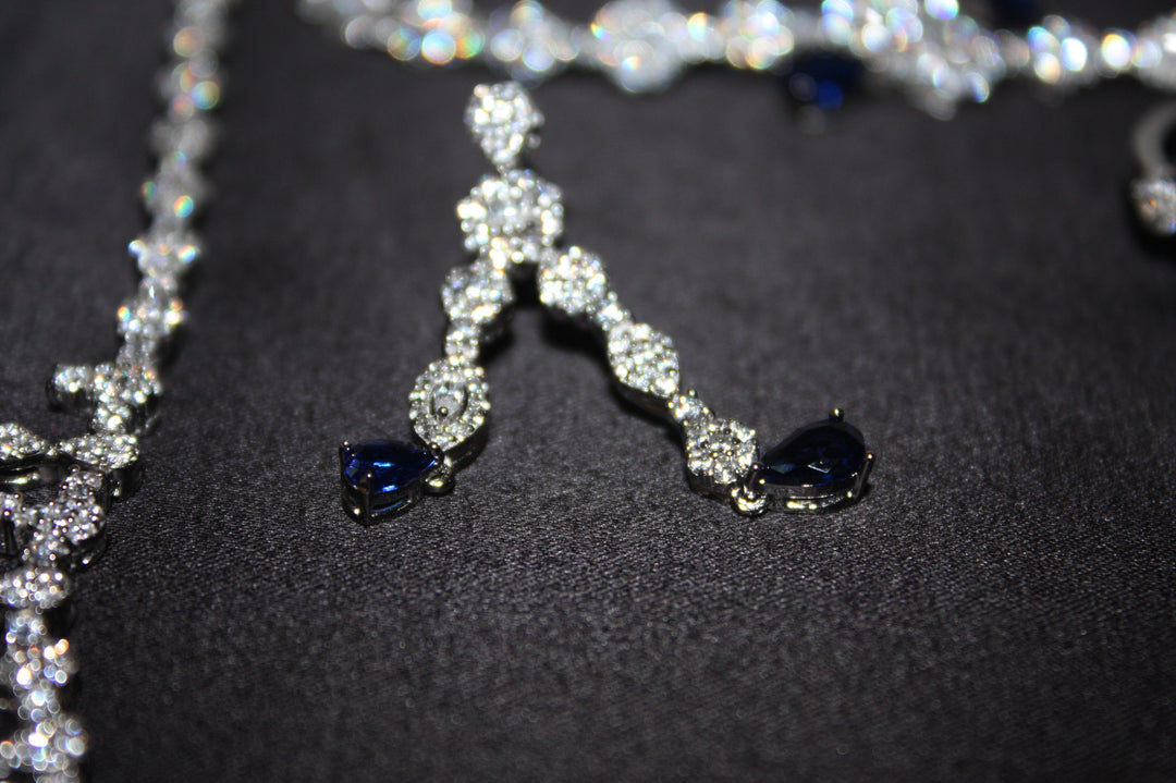 Lyxigt Smyckeset i Äkta Silver – Halsband, Armband, Örhängen & Ring med Glittrande Stenar