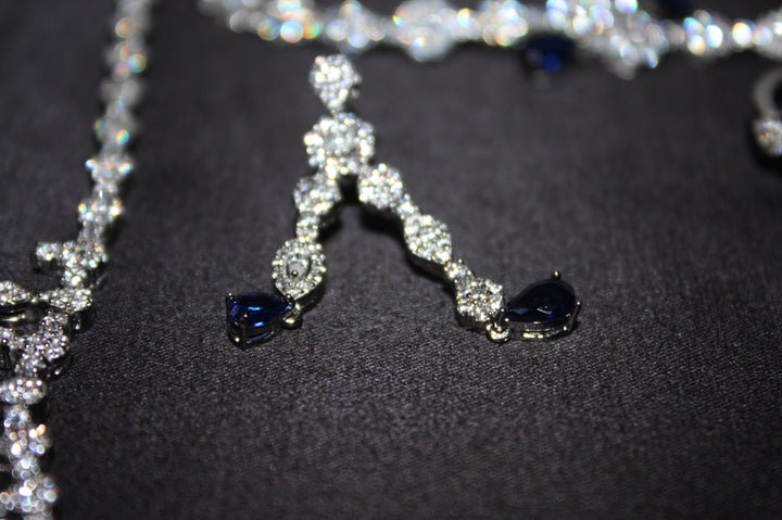 Lyxigt Smyckeset i Äkta Silver – Halsband, Armband, Örhängen & Ring med Glittrande Stenar