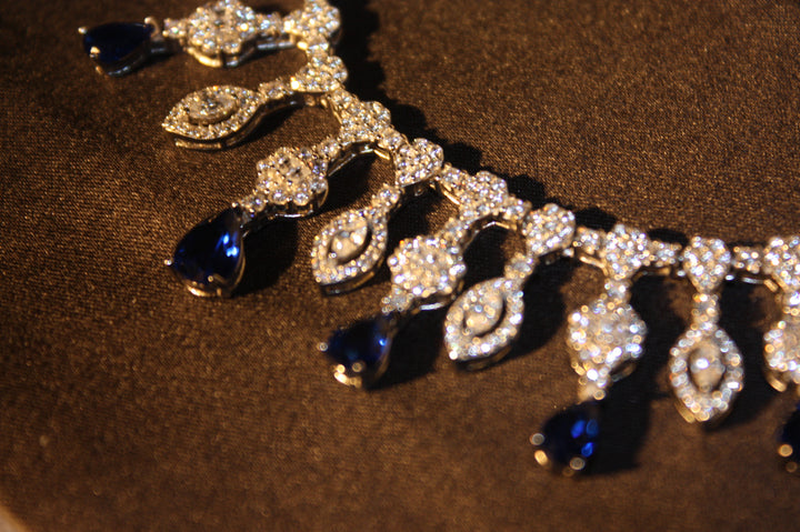 Lyxigt Smyckeset i Äkta Silver – Halsband, Armband, Örhängen & Ring med Glittrande Stenar