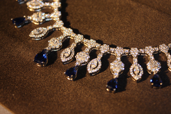 Lyxigt Smyckeset i Äkta Silver – Halsband, Armband, Örhängen & Ring med Glittrande Stenar