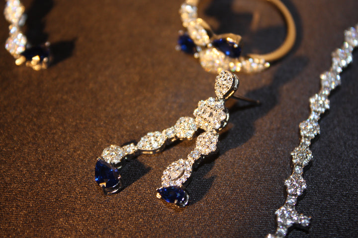 Lyxigt Smyckeset i Äkta Silver – Halsband, Armband, Örhängen & Ring med Glittrande Stenar