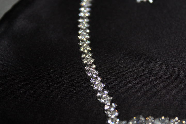 Lyxigt Smyckeset i Silver – Halsband, Armband, Örhängen & Ring med Klara Glittrande Stenar