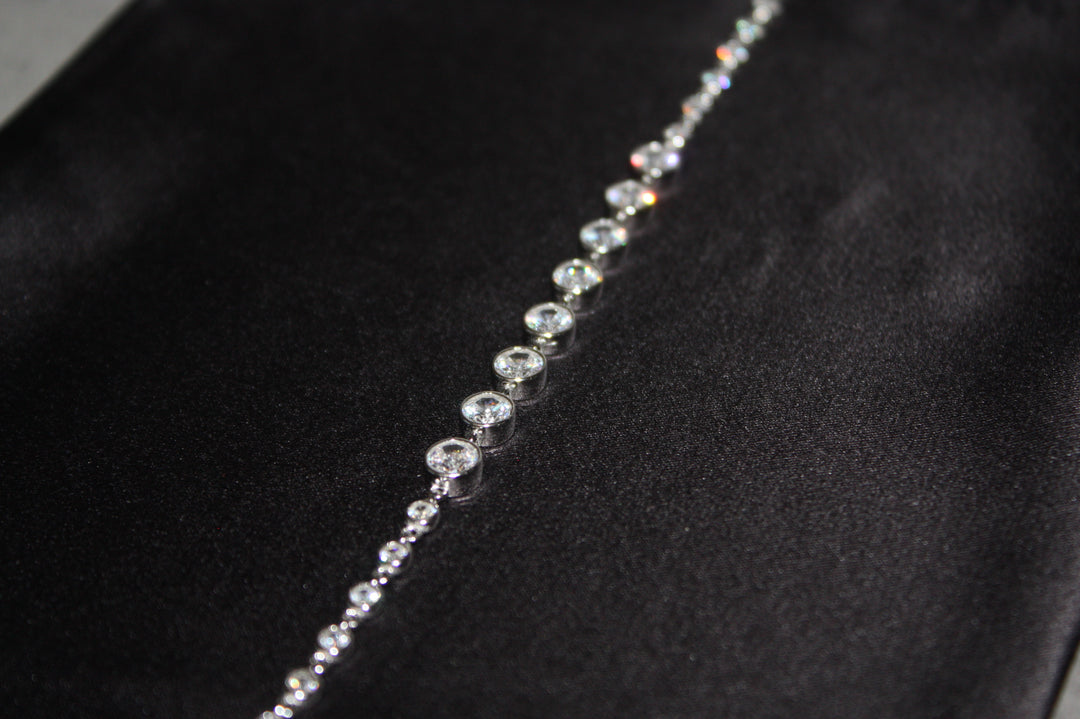 Crystal Line Elegant Armband i Äkta Silver med Naturliga Stenar – 5,4 g