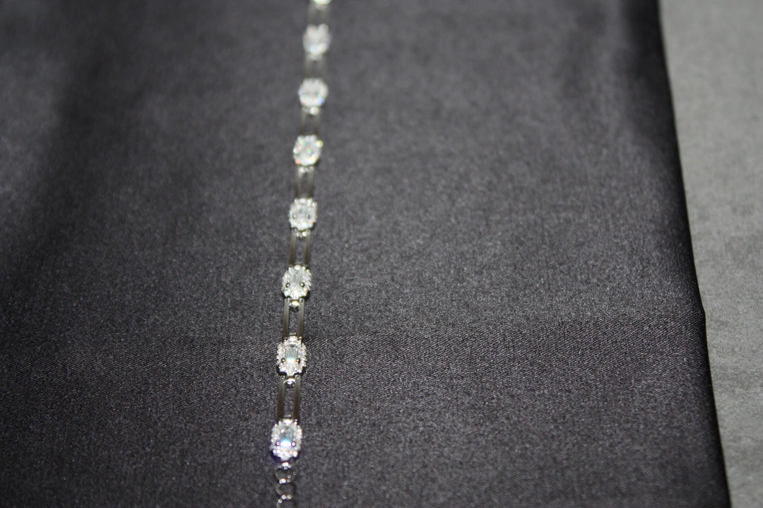 Aurora – Elegant Silverarmband med Rektangulära Glittrande Stenar – 8,18g