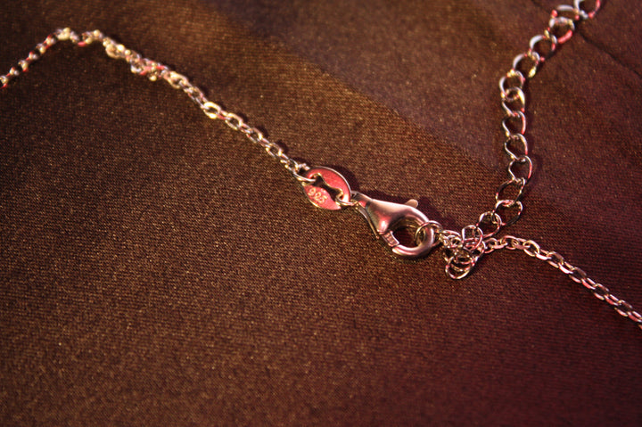 Luna – Halsband i Äkta Silver med Pärla & Glittrande Stenar – 3.89 g