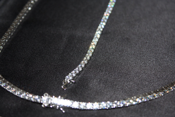 Stella Duo – Lyxigt Halsband & Armband i Silver med Glittrande Stenar