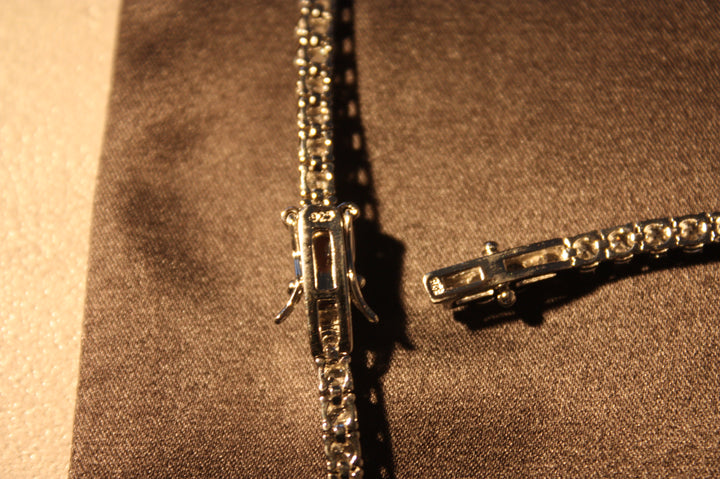 Stella Duo – Lyxigt Halsband & Armband i Silver med Glittrande Stenar