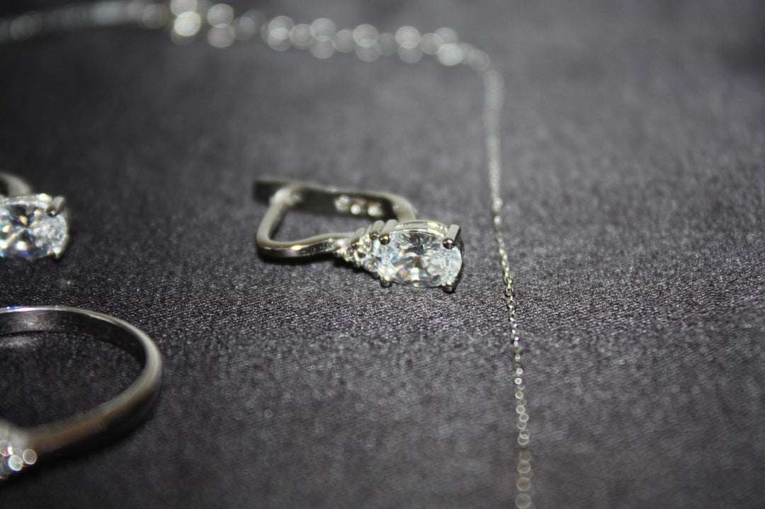 Aurora Elegance – Smyckeset i Sterling Silver med Swarovski Zirconia