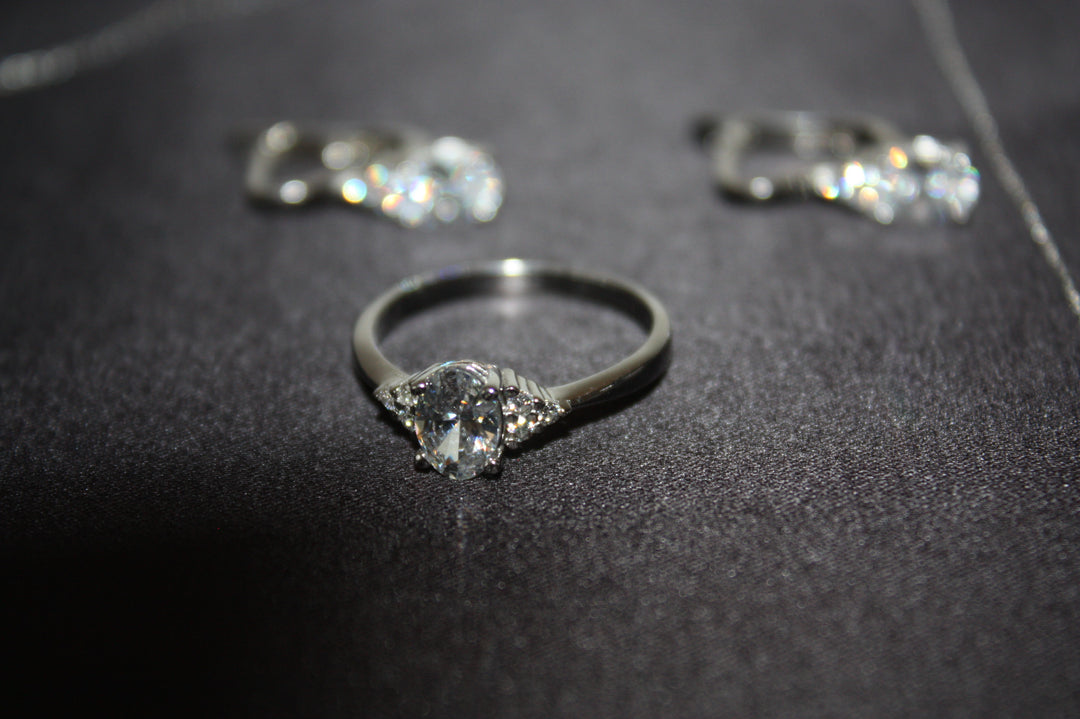 Aurora Elegance – Smyckeset i Sterling Silver med Swarovski Zirconia