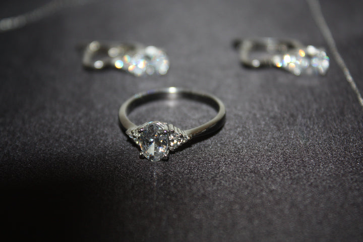 Aurora Elegance – Smyckeset i Sterling Silver med Swarovski Zirconia