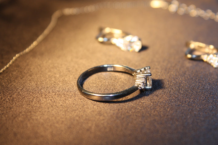 Aurora Elegance – Smyckeset i Sterling Silver med Swarovski Zirconia