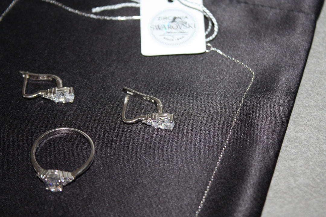 Aurora Elegance – Smyckeset i Sterling Silver med Swarovski Zirconia