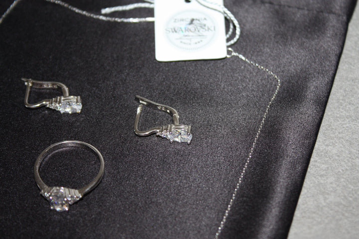 Aurora Elegance – Smyckeset i Sterling Silver med Swarovski Zirconia