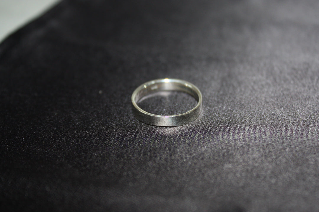 Elegant ring i äkta 925 silver – Tidlös design för varje tillfälle